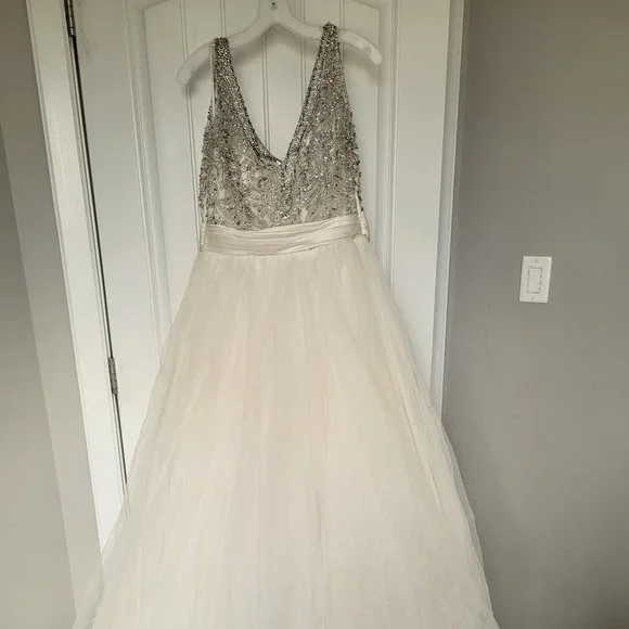 Wedding Dress and Veil - Picture 1 of 4